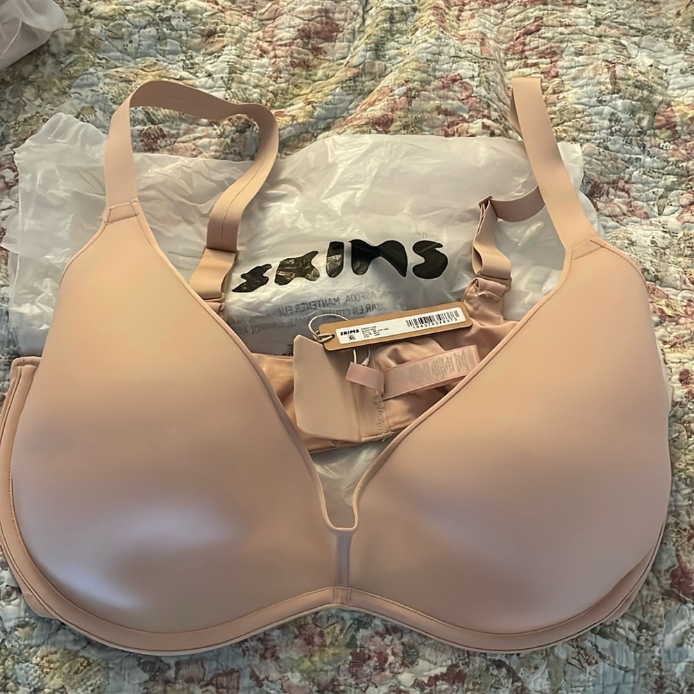 Unworn Skims weightless scoop bra in Mica